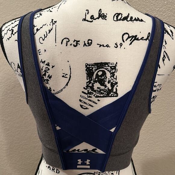 Under Armor sports bra sz M - Picture 2 of 3